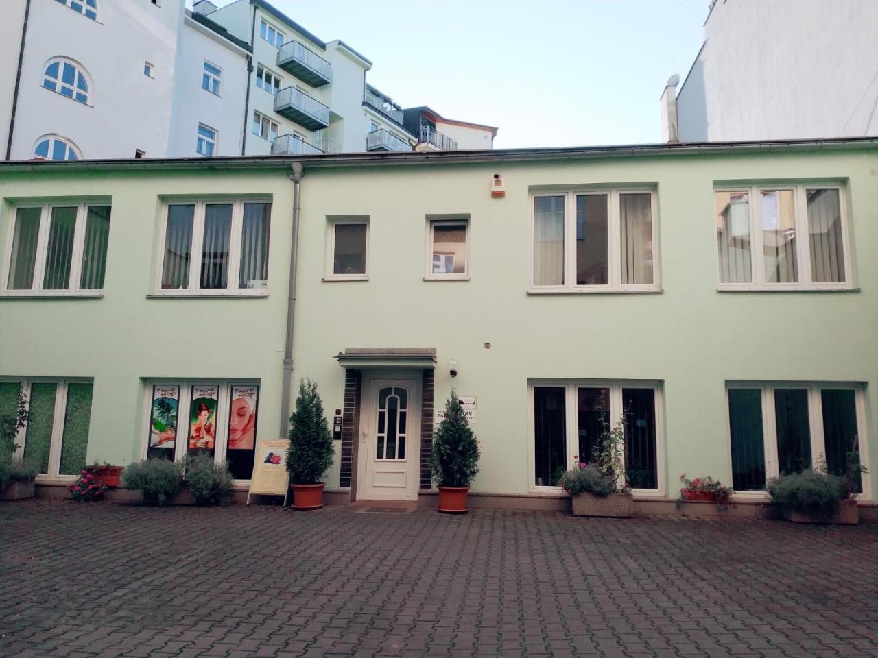 Prague Hostel Cathedral Екстер'єр фото